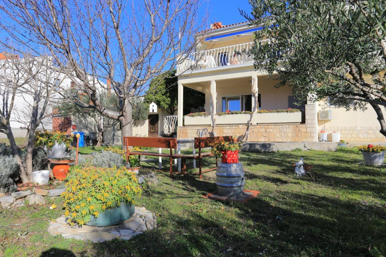Apartments With A Parking Space Kastel Gomilica, Kastela - 19248 المظهر الخارجي الصورة