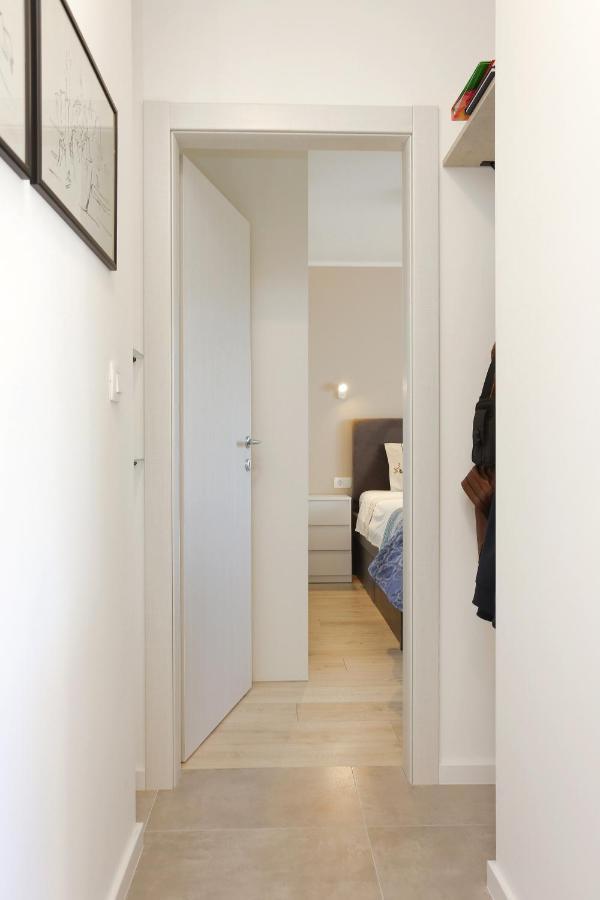 Apartments With A Parking Space Kastel Gomilica, Kastela - 19248 المظهر الخارجي الصورة